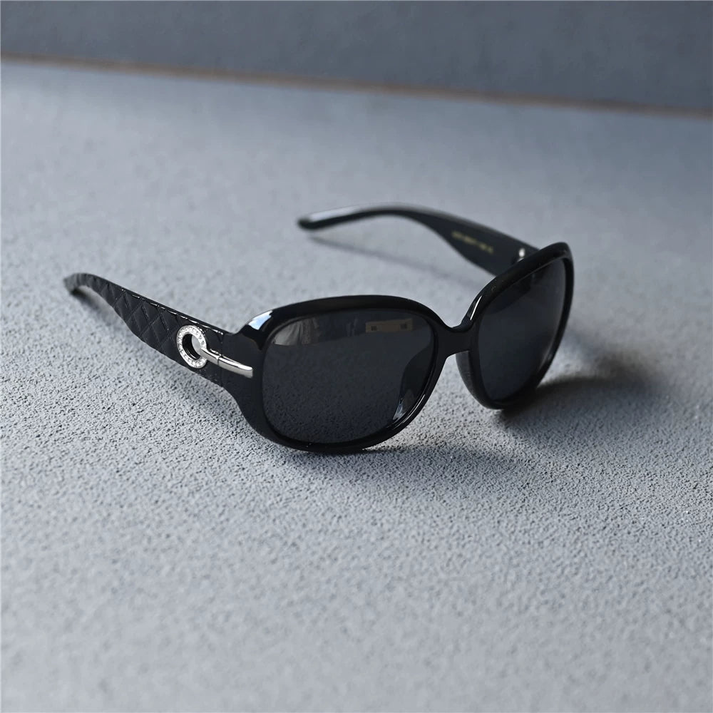 Fashionable women's white polarized sunglasses, round frame elegant women's driving sun protection and photo glasses