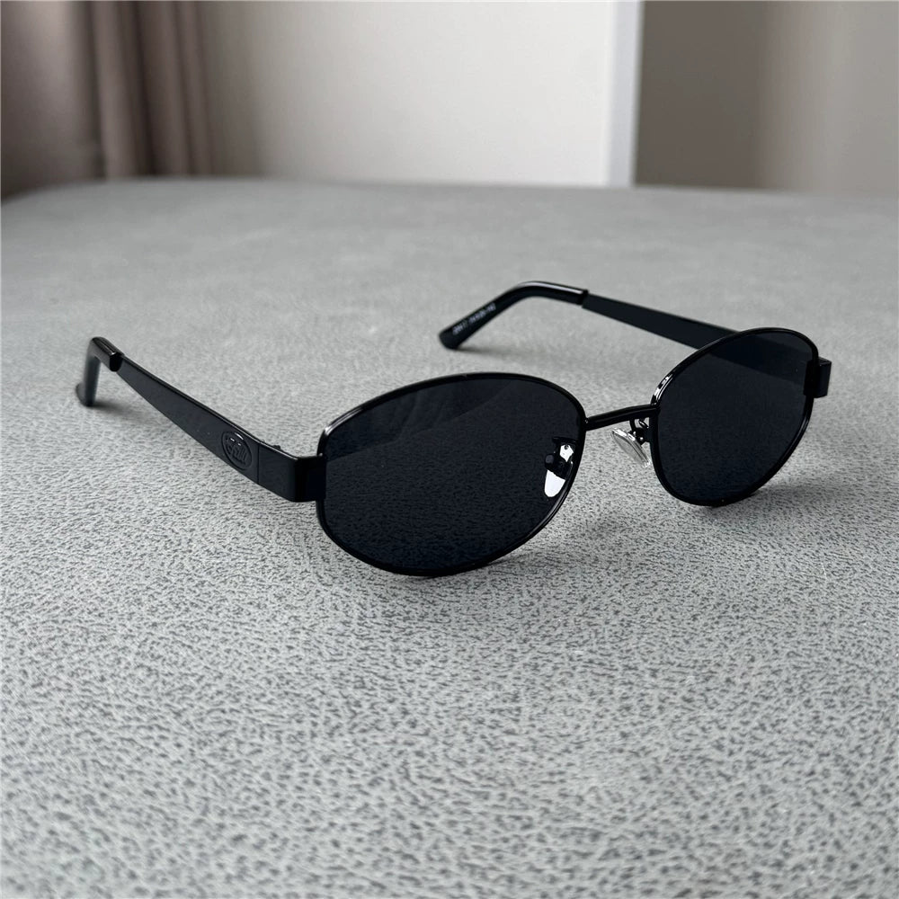 Retro oval black polarized sunglasses for men and women, vintage style sunglasses, versatile for street photography, travel, sun protection