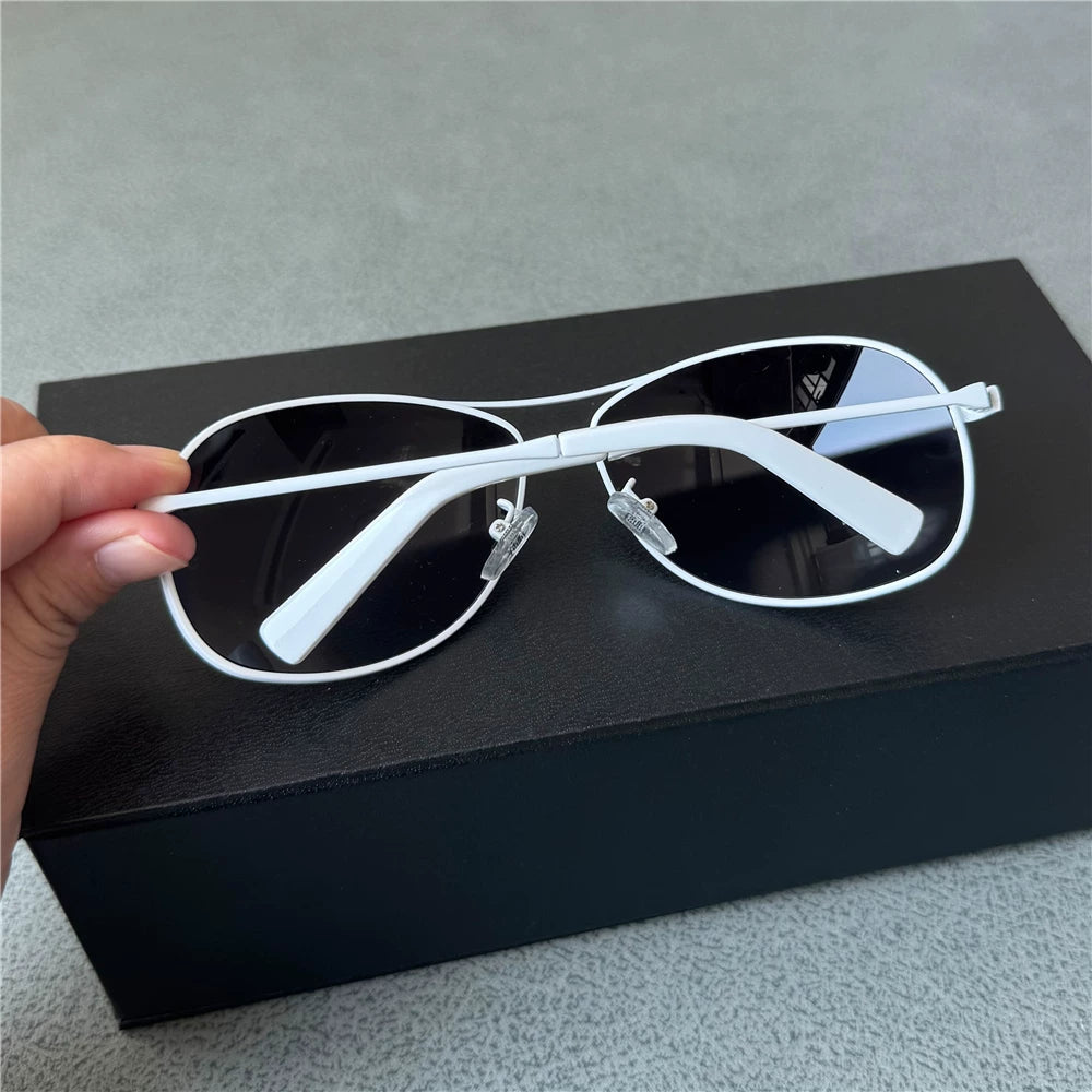 Personalized white toad mirror men's and women's sunglasses, face shape sunglasses, sunscreen glasses, fresh white frame retro