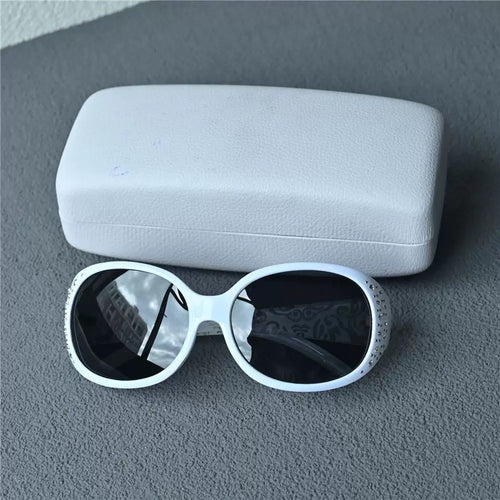Fashion white sunglasses for women, polarized sunglasses with round diamond inlay, elegant women's sunscreen glasses, small face black