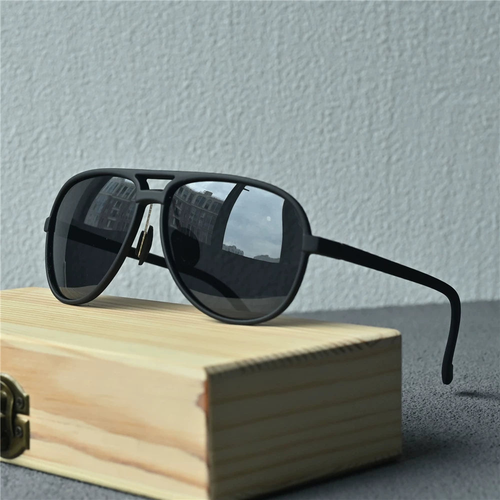 Ultra light men's polarized sunglasses with small face and frog shaped glasses, couple's and men's sunglasses, dark green and black sunglasses