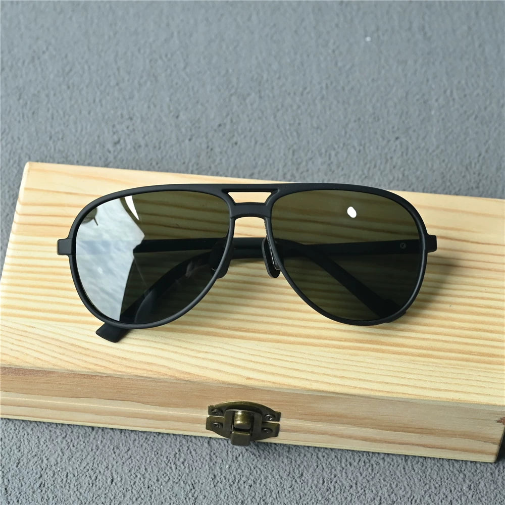 Ultra light men's polarized sunglasses with small face and frog shaped glasses, couple's and men's sunglasses, dark green and black sunglasses