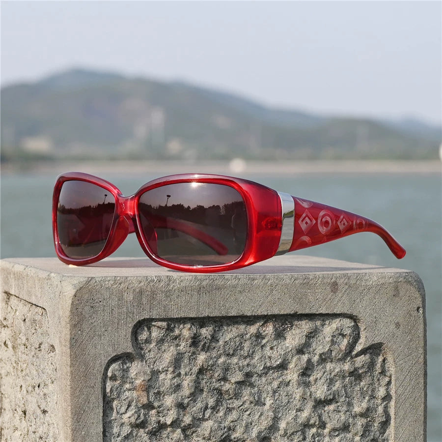 Red framed middle-aged women's sunglasses, polarized glasses for women, UV resistant strong light sunglasses for women, round face red glasses for women