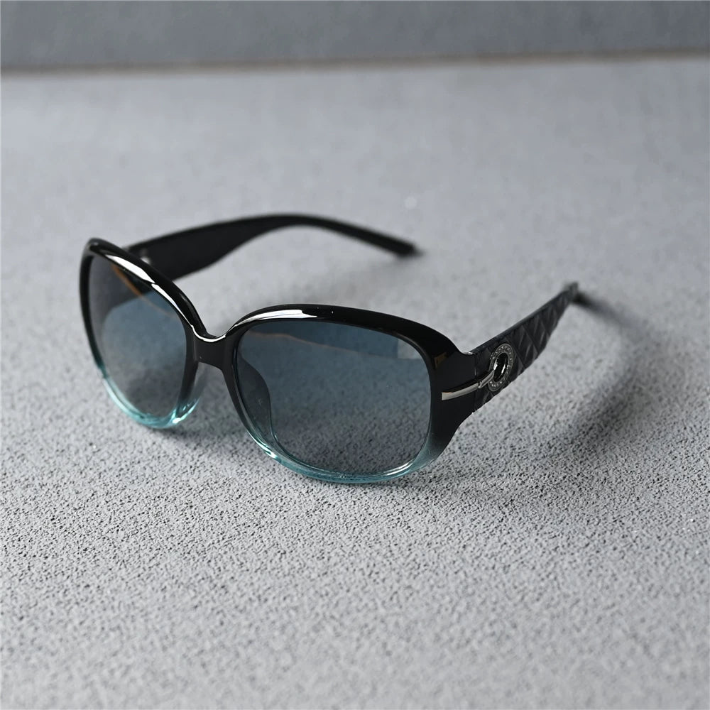 Fashionable women's white polarized sunglasses, round frame elegant women's driving sun protection and photo glasses