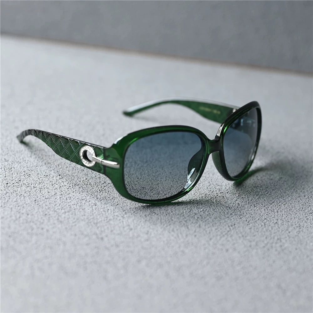 Fashionable women's white polarized sunglasses, round frame elegant women's driving sun protection and photo glasses