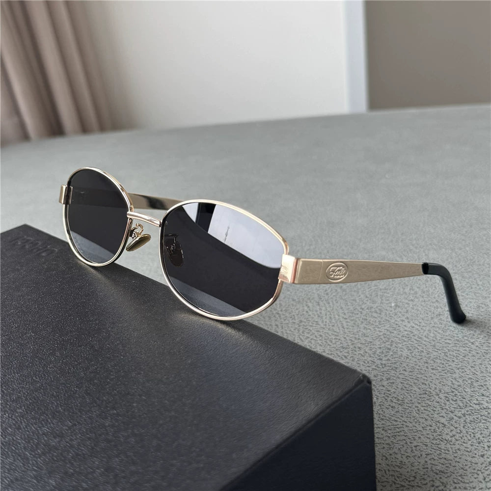 Retro oval black polarized sunglasses for men and women, vintage style sunglasses, versatile for street photography, travel, sun protection