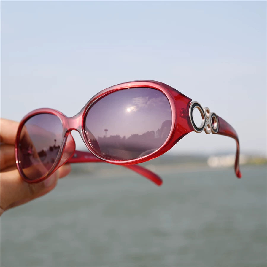 Red framed middle-aged women's sunglasses, polarized glasses for women, UV resistant strong light sunglasses for women, round face red glasses for women