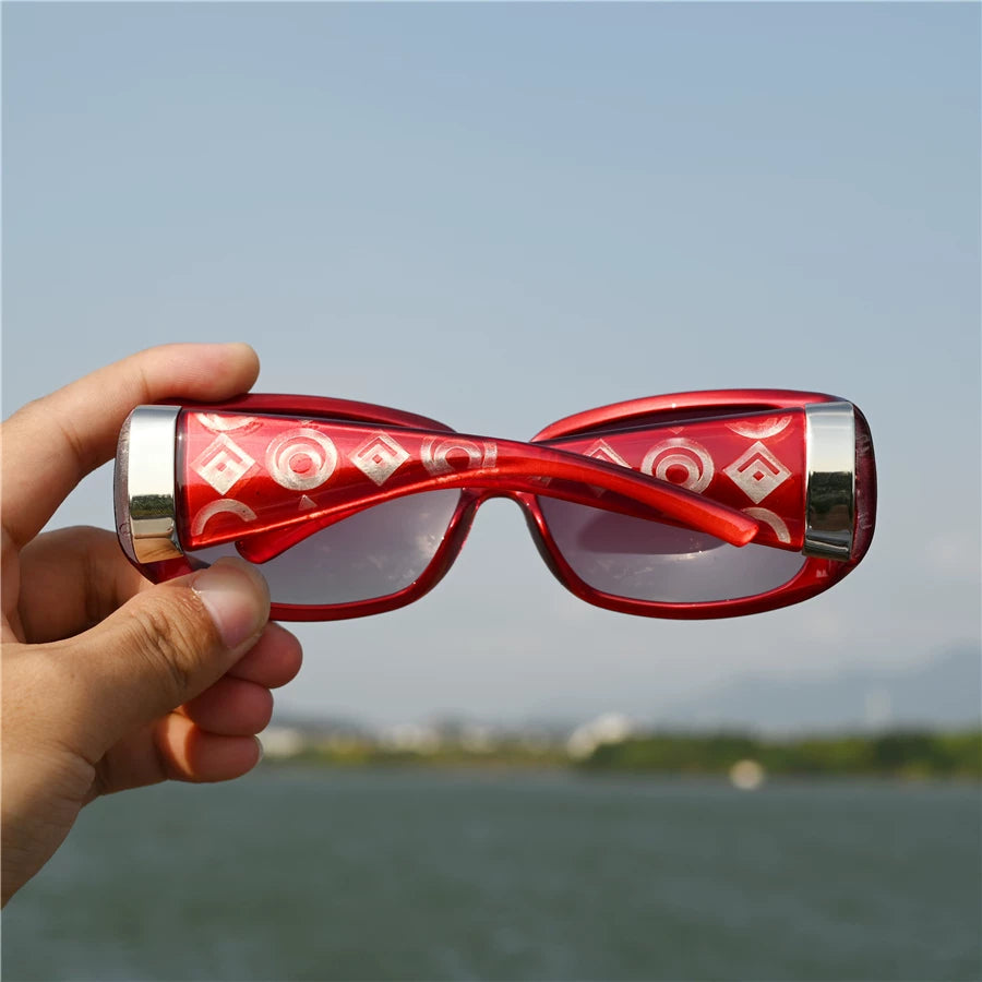 Wine red framed women's polarized sunglasses, oval elegant women's sunglasses, middle-aged women's travel sunscreen street photography glasses