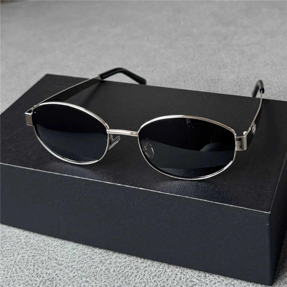 Retro oval black polarized sunglasses for men and women, vintage style sunglasses, versatile for street photography, travel, sun protection