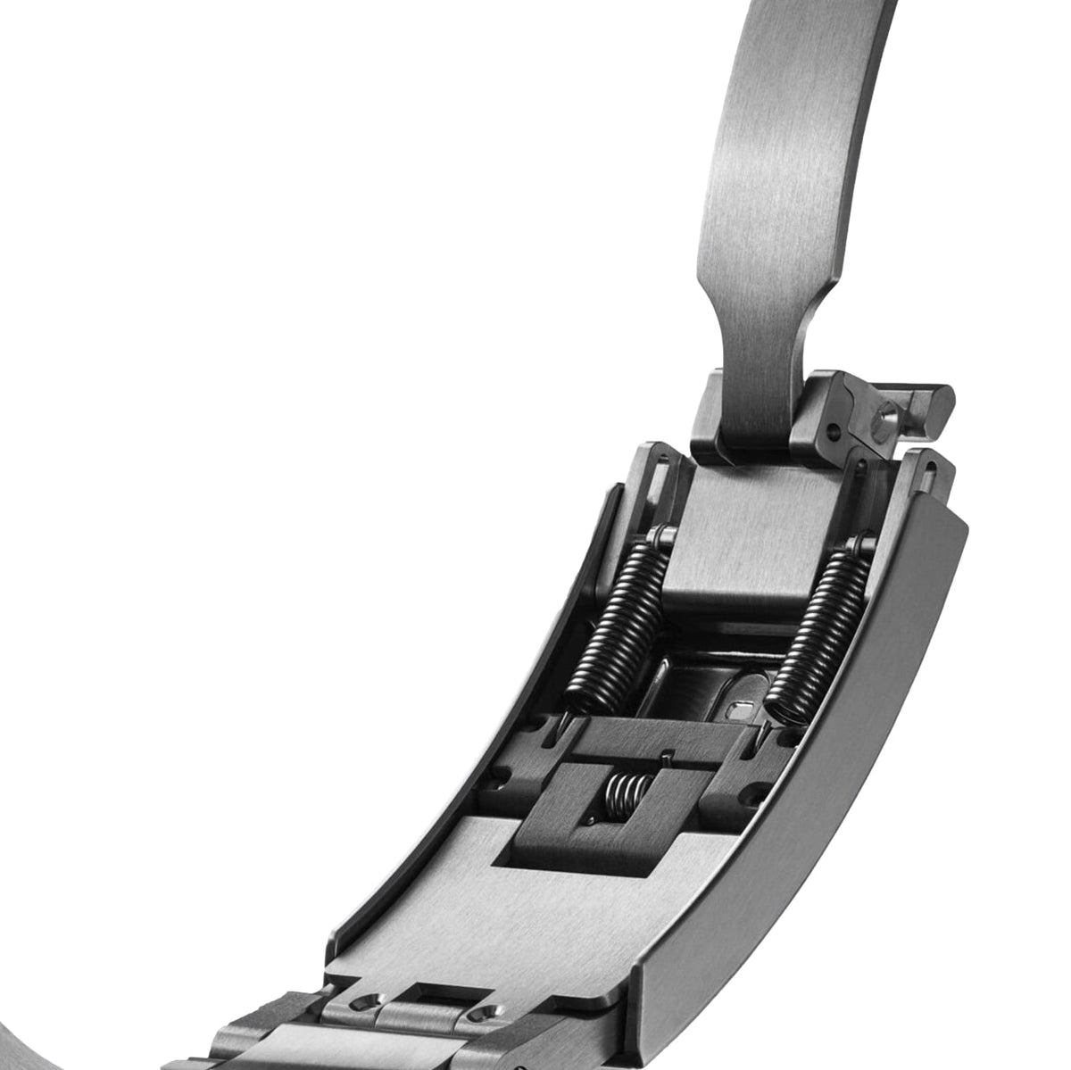 Pelagos Ultra Titanium 43mm - Black on Bracelet w/ Extra Rubber Strap