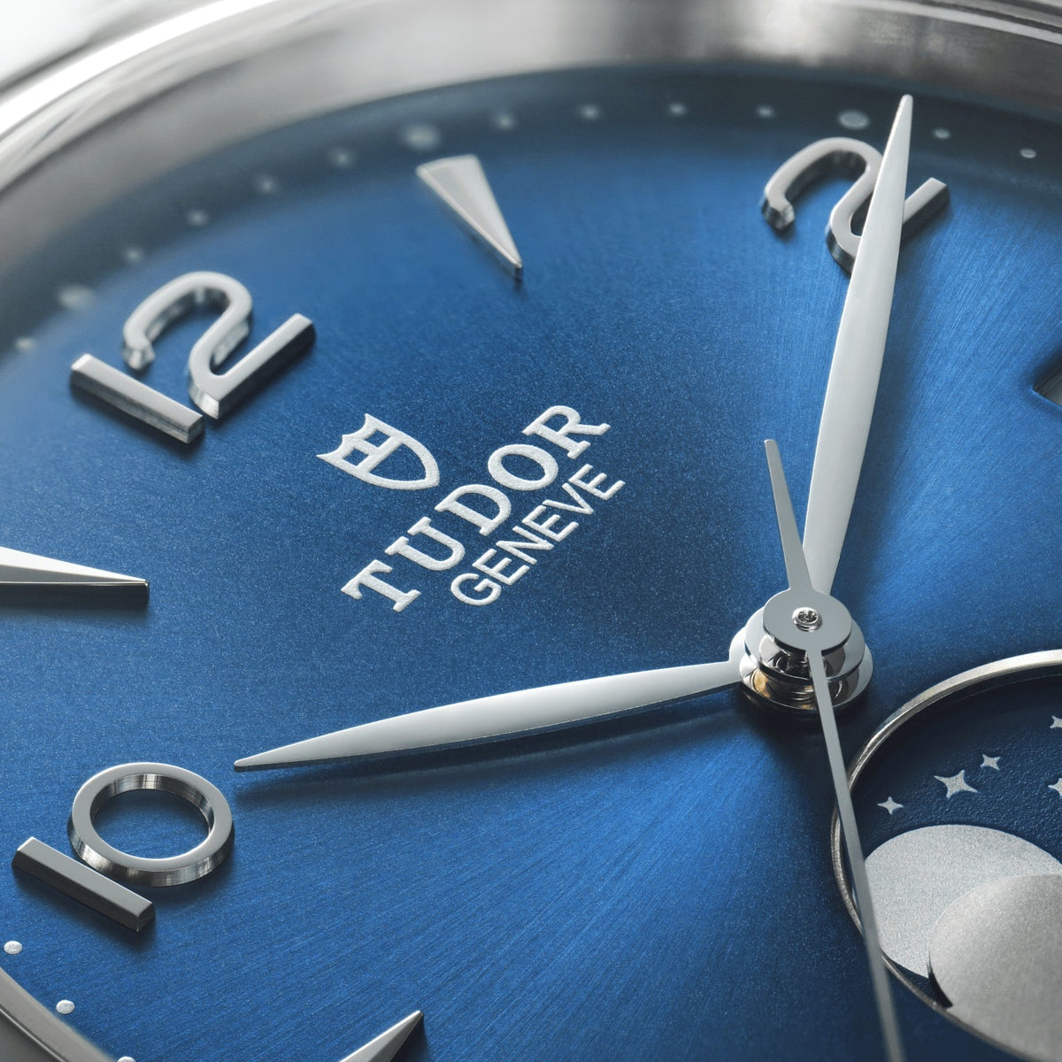 1926 Luna 39mm - Blue on Bracelet