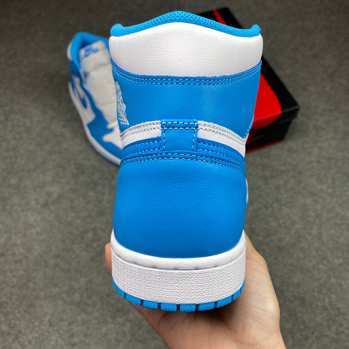 Air Jordan 1 Retro High OG 'UNC'