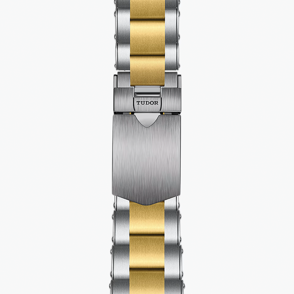 Black Bay GMT S&G 41mm - Black on Bracelet