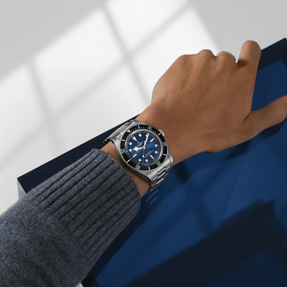 Black Bay 68 43mm - Blue, Black Bezel on Bracelet
