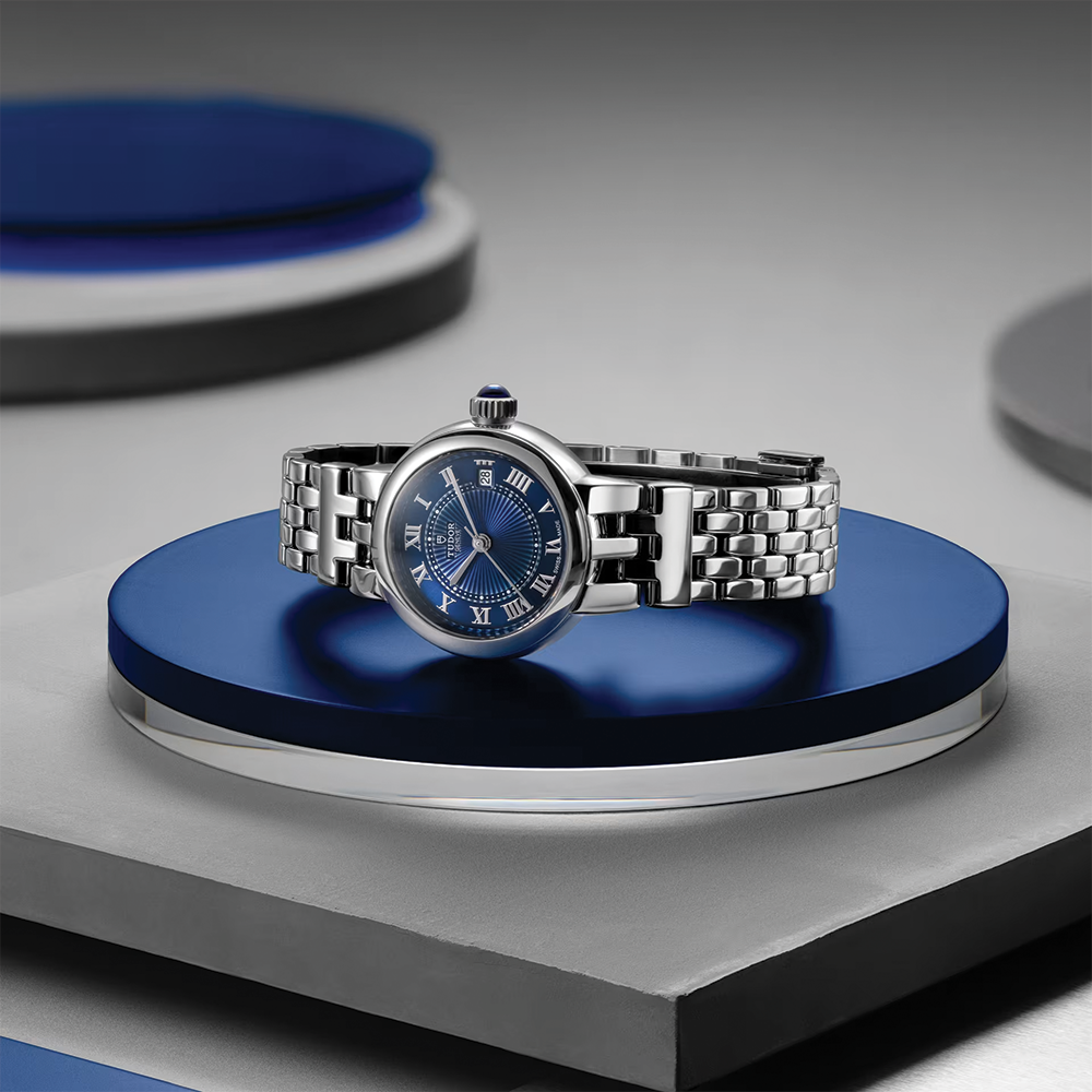 Clair de Rose 26mm - Blue on Bracelet