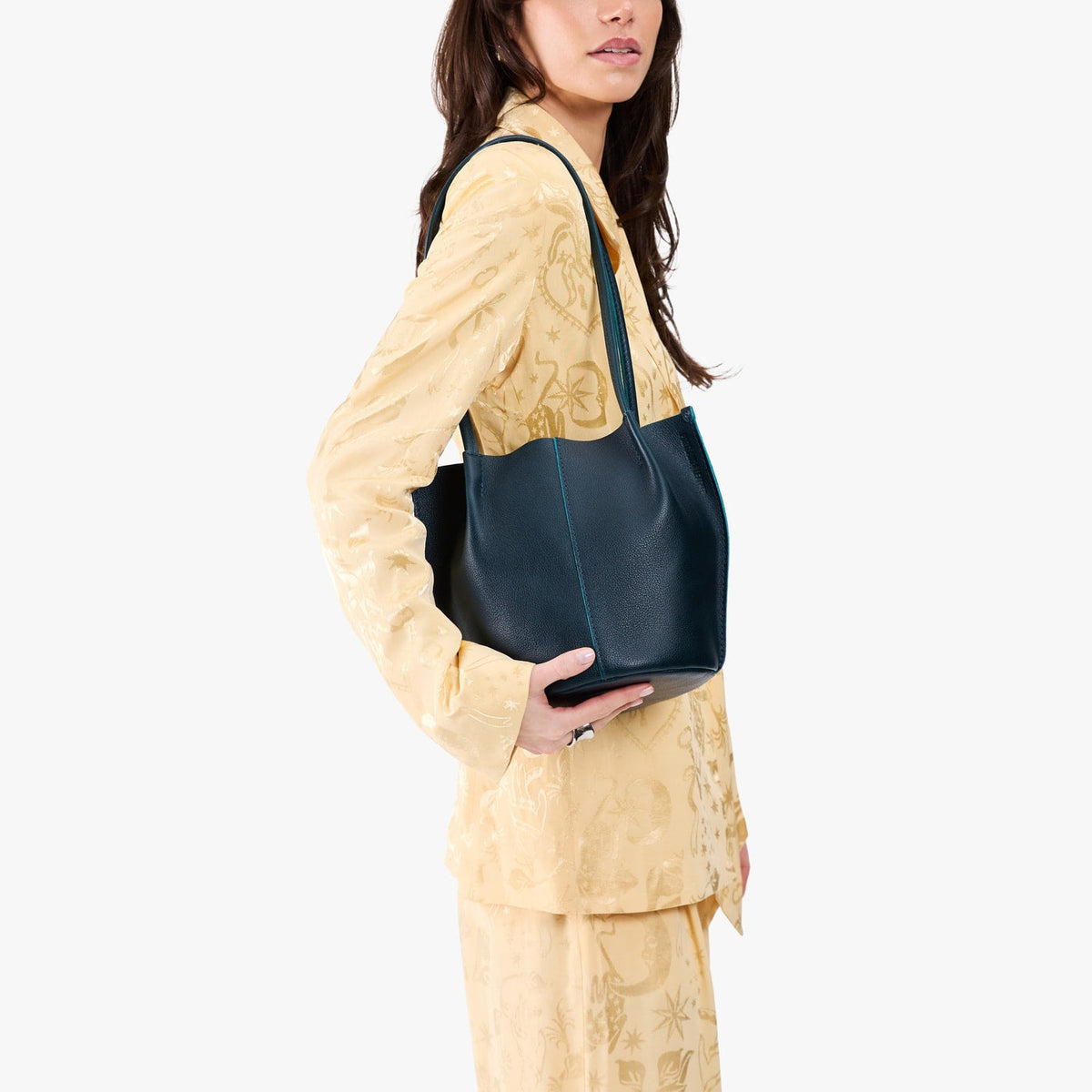Devan Bucket Tote