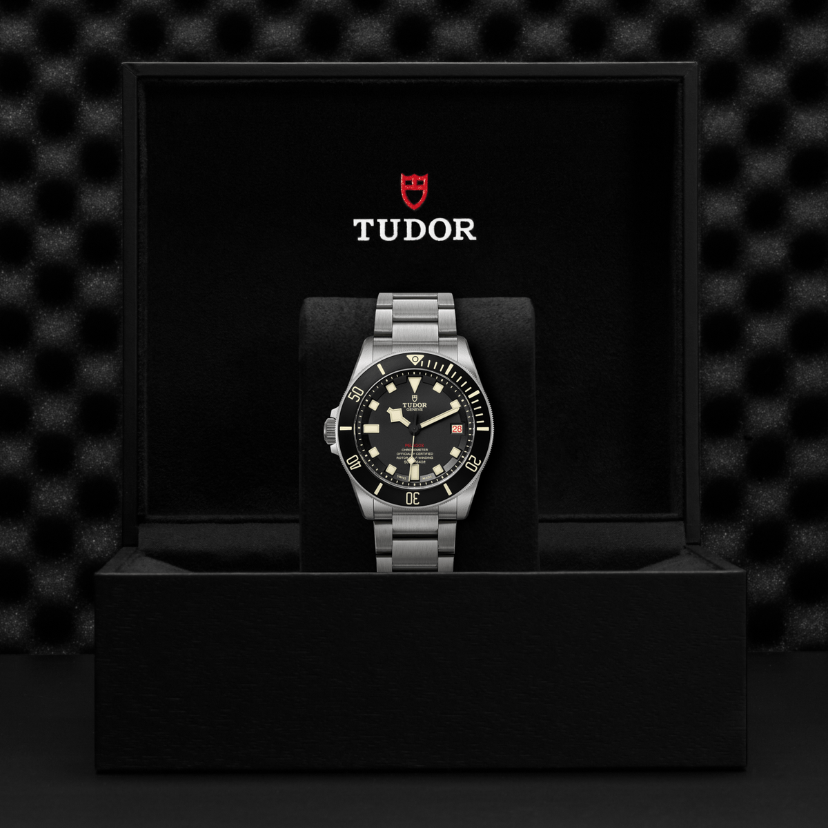 Pelagos LHD Titanium 42mm - Black on Bracelet w/ Extra Rubber Strap