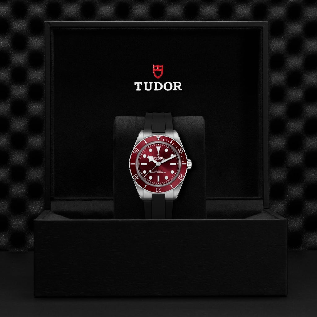 Black Bay 58 39mm - Burgundy on Rubber Strap
