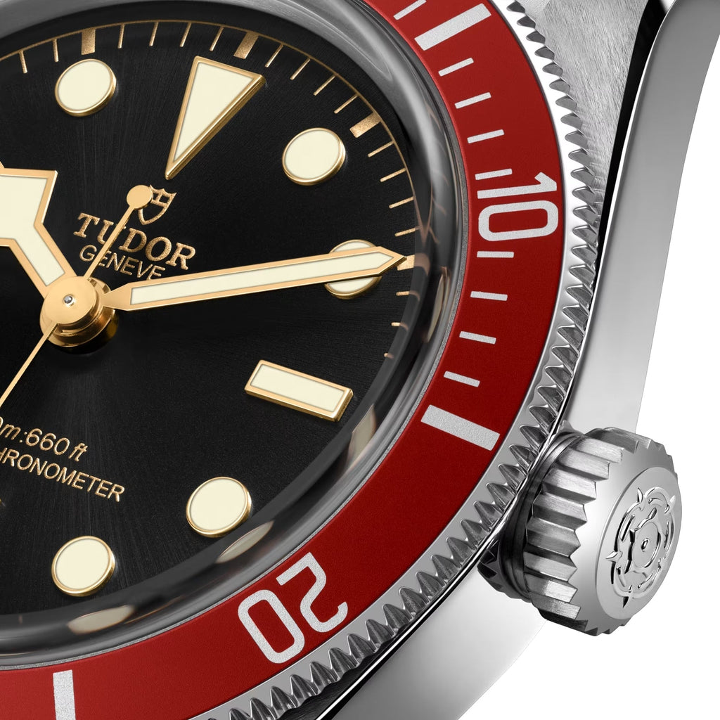 Black Bay 41mm - Black, Burgundy Bezel on Bracelet