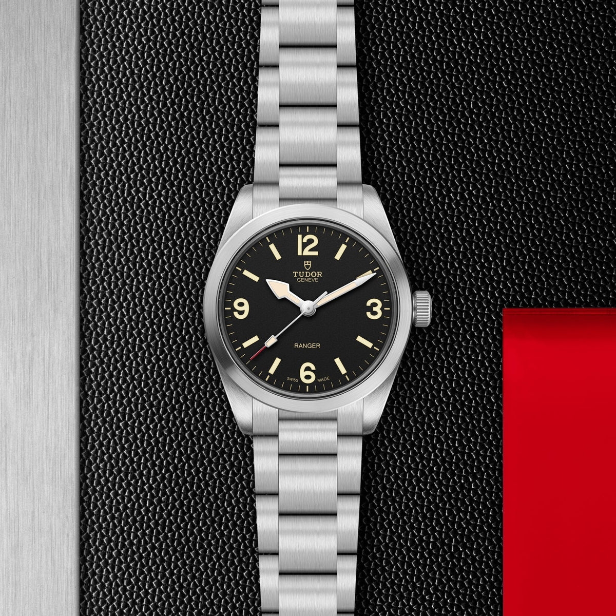 Ranger 36mm - Black on Bracelet
