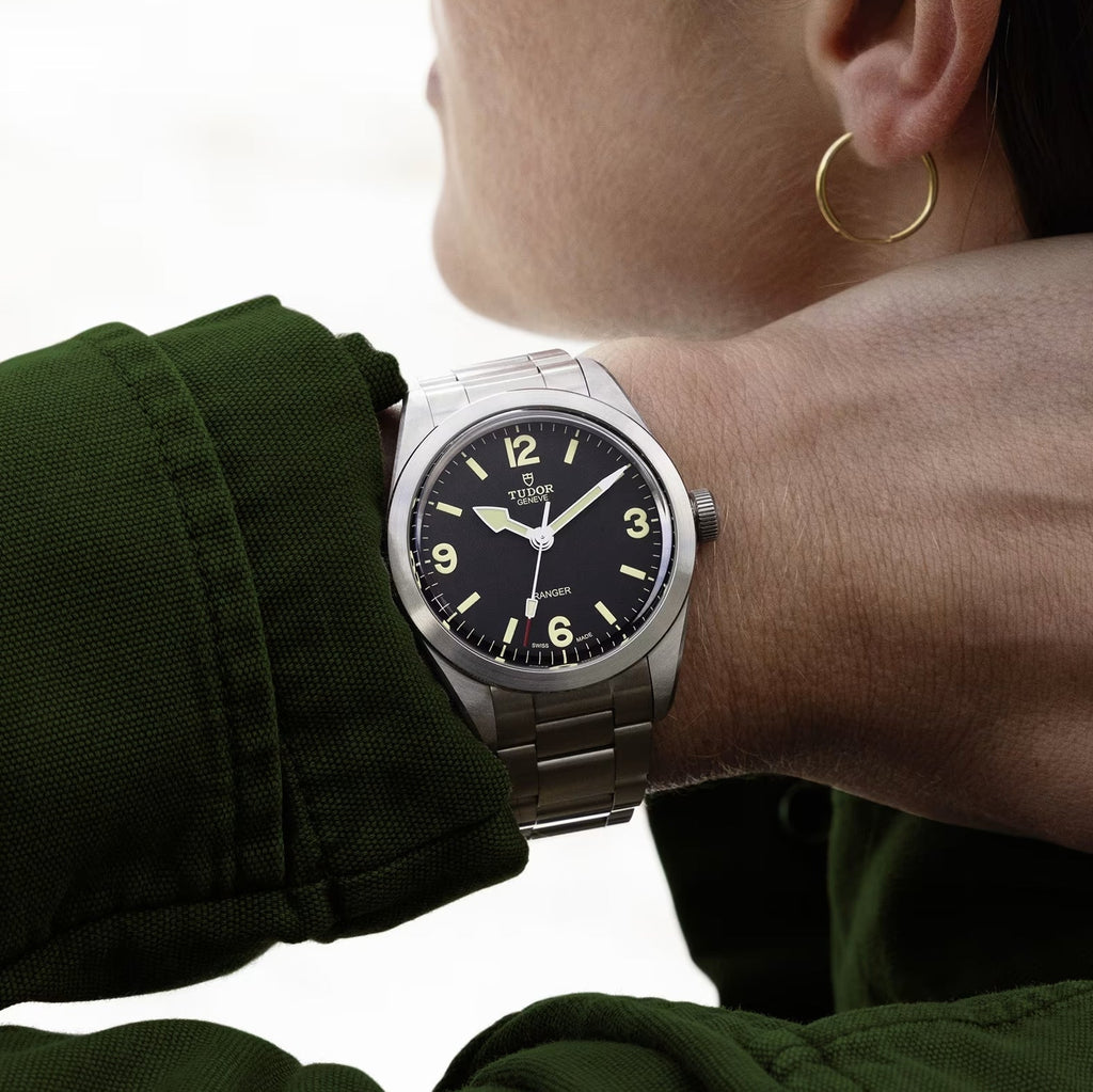 Ranger 39mm - Black on Bracelet