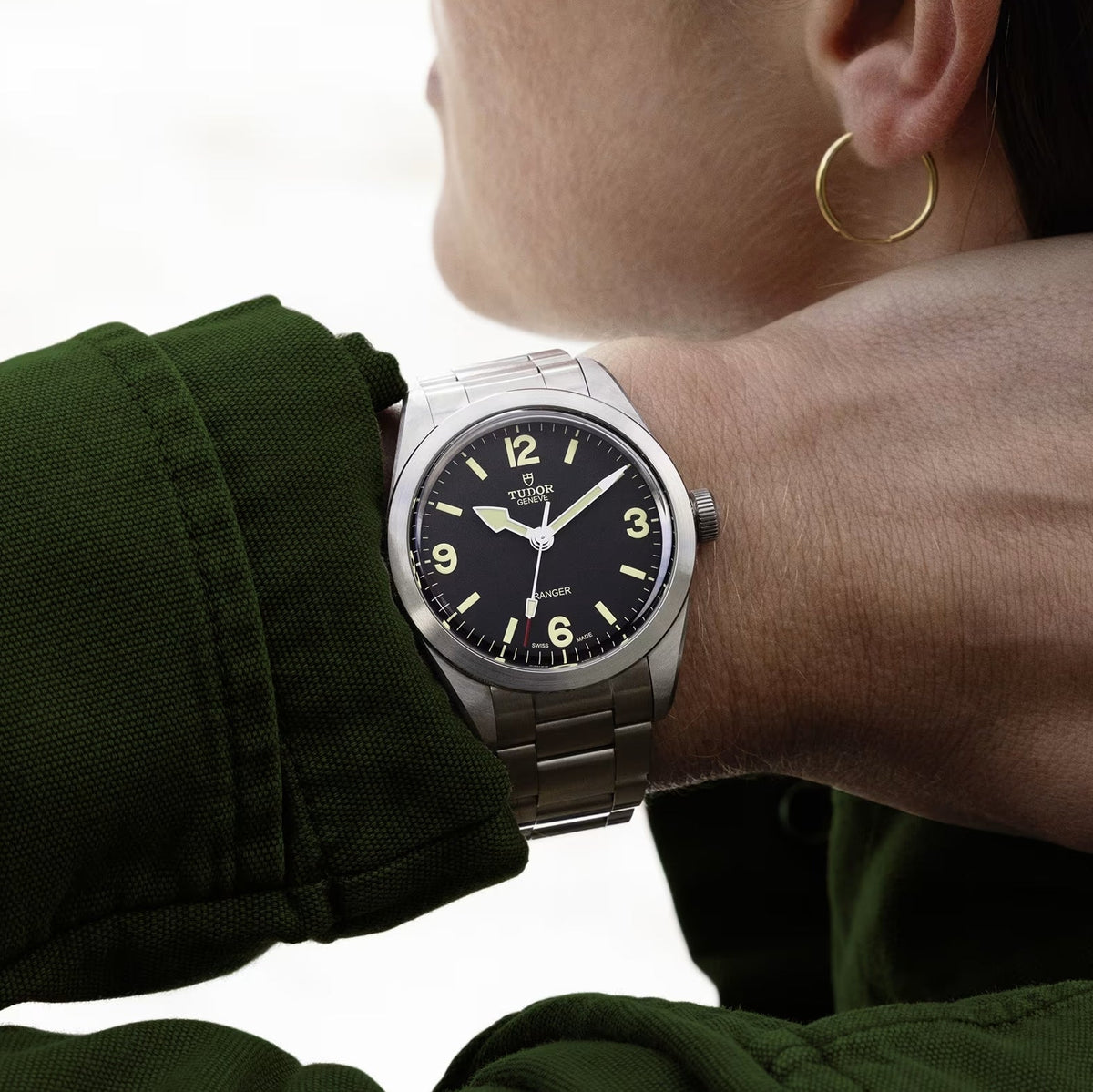 Ranger 39mm - Black on Bracelet