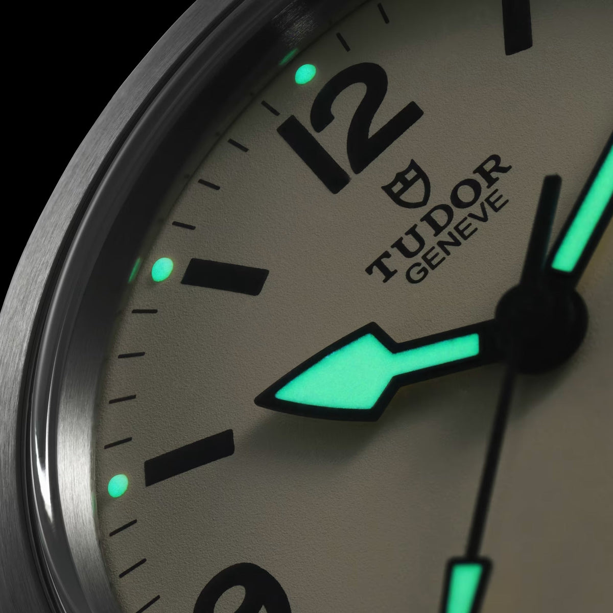 Ranger 39mm - Beige on Bracelet