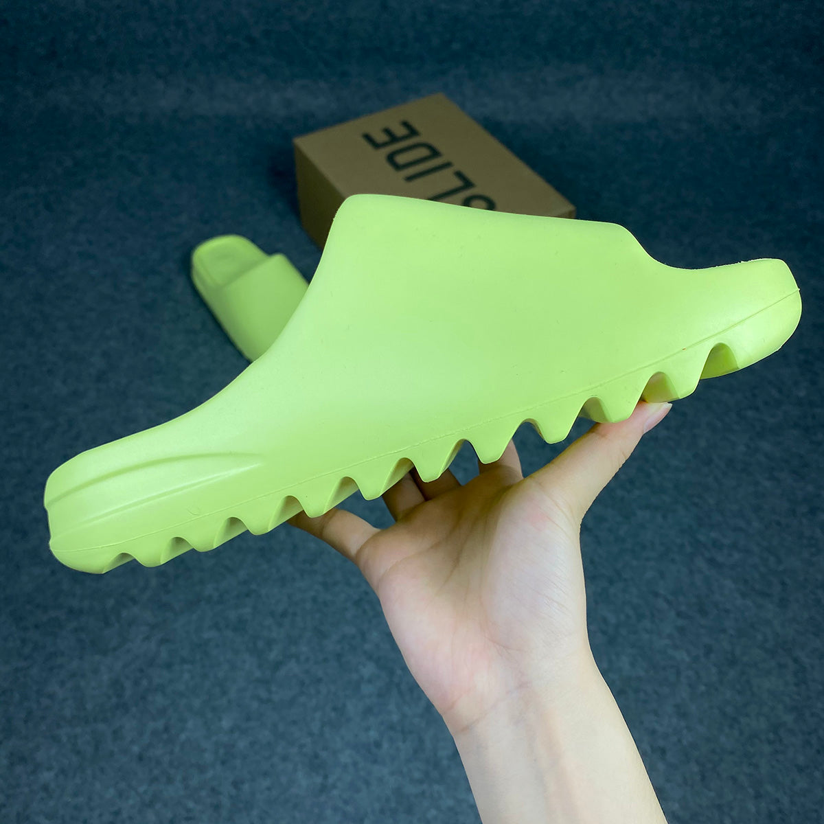 Yeezy Slides 'Glow Green'